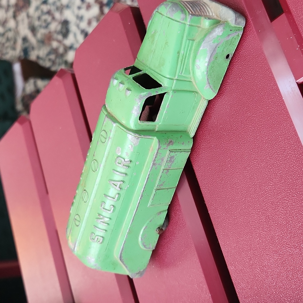 Vintage Sinclair Metal Toy Tanker Truck - Picture 3 of 7